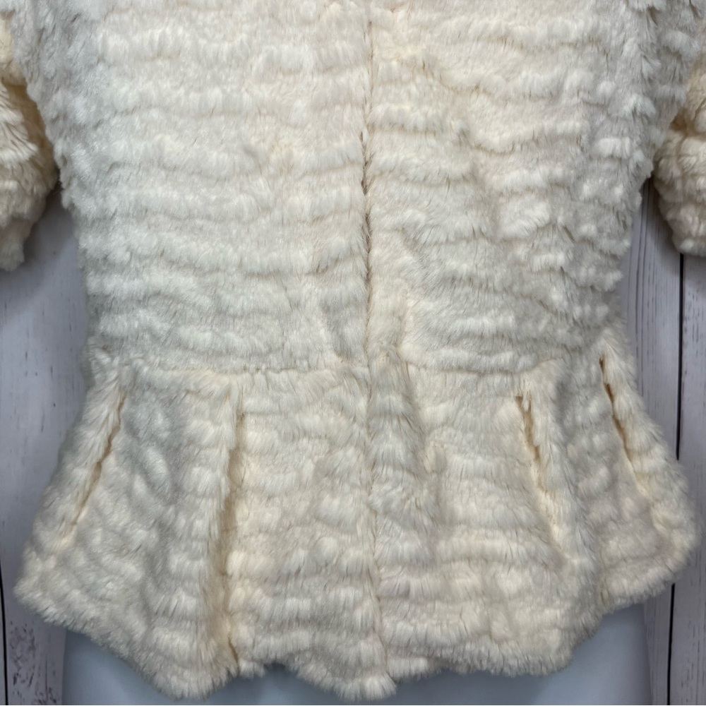 Love 21 Dressy Crop Peplum Jacket Women’s XS Ivory Fuzzy Short Sleeve Lined - Picture 4 of 8